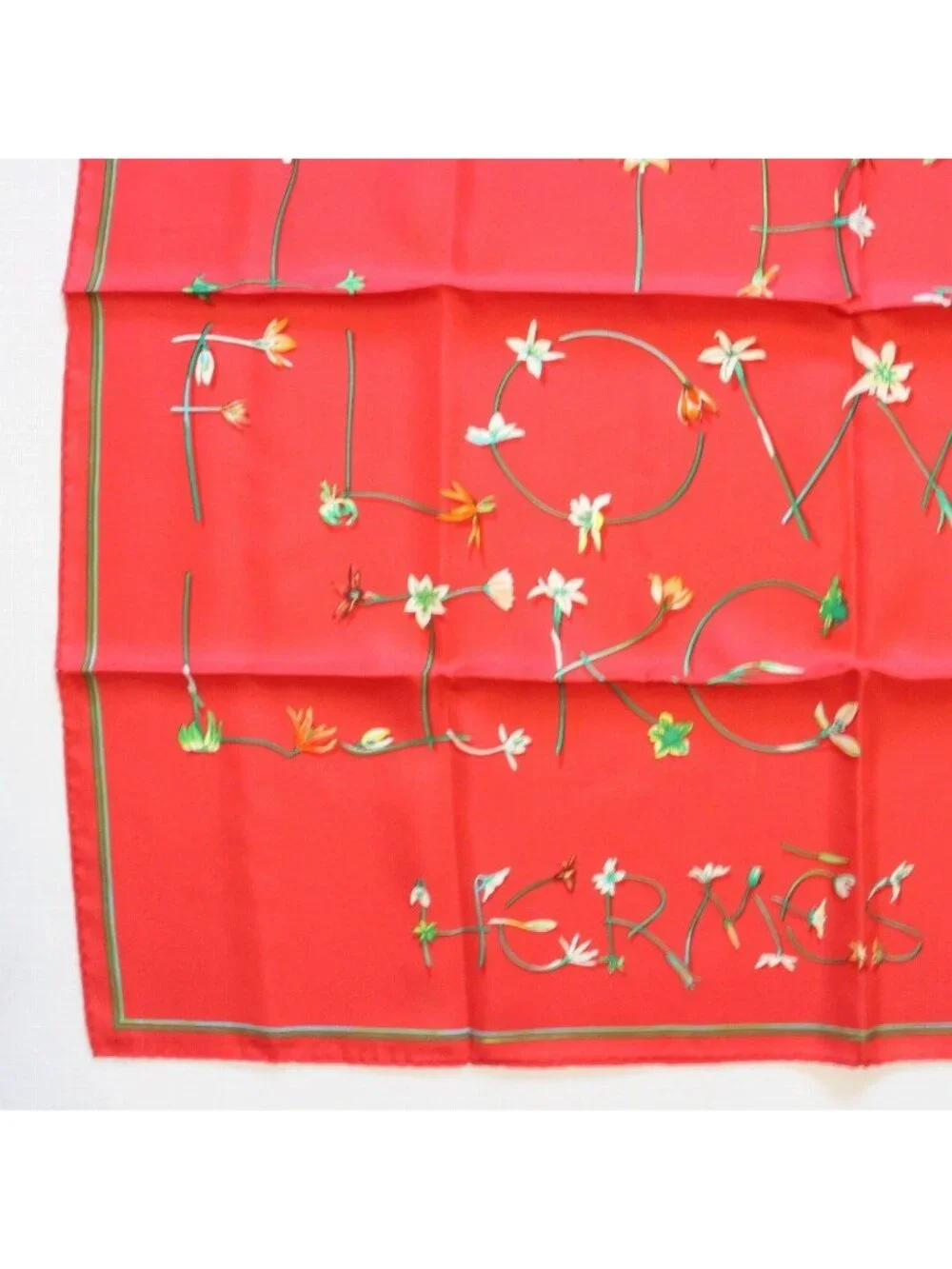 Hermes Carre 90 Scarf Eye Like Flowers 100% Silk Pawn